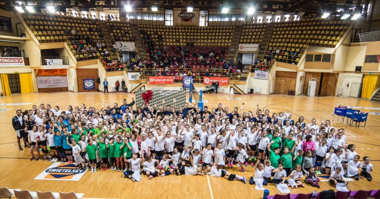 A csabai munka elismerése az akadémia elindítása