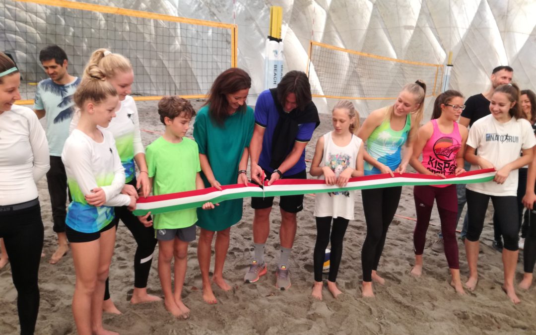 Megnyitották a hűvösvölgyi fedett pályás strandröplabdacentrumot