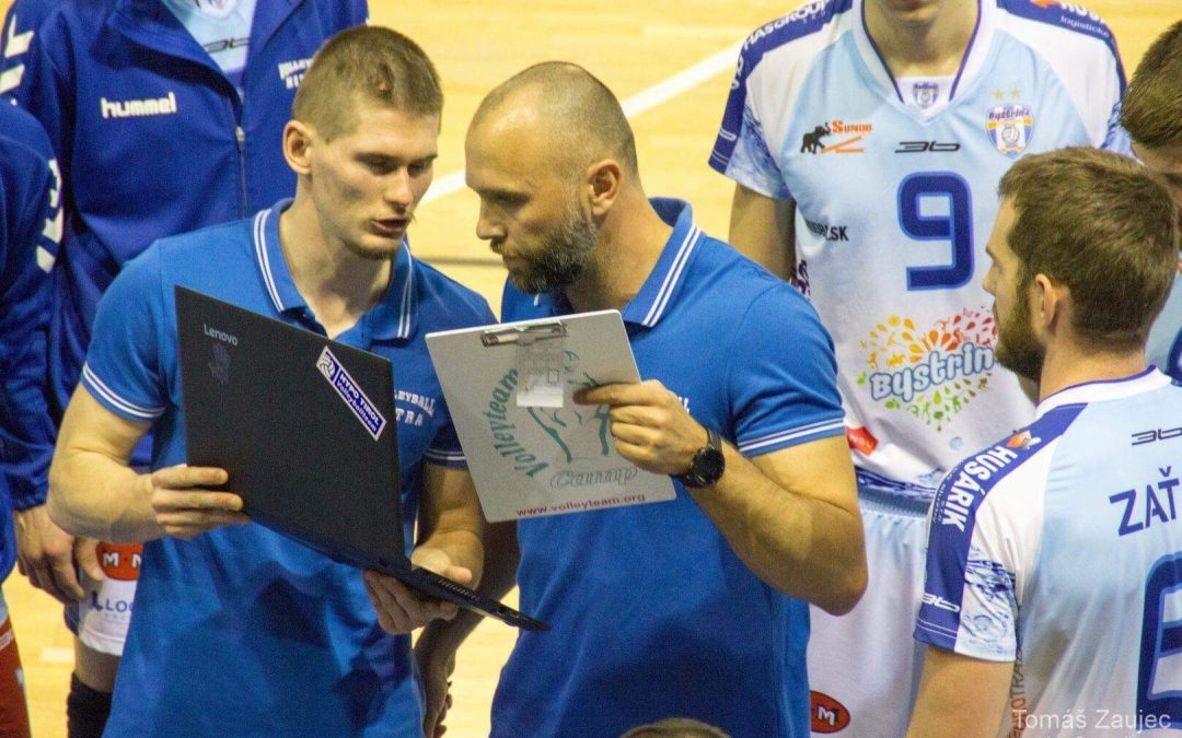 Új szakmai stáb és szlovák center a bajnoknál