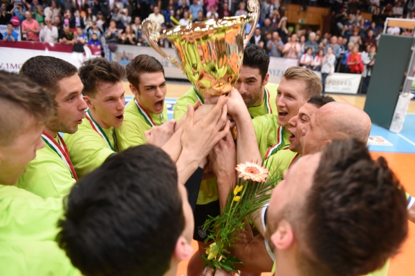 Bajnokavatás Kaposváron – ismét aranyérmes a Fino