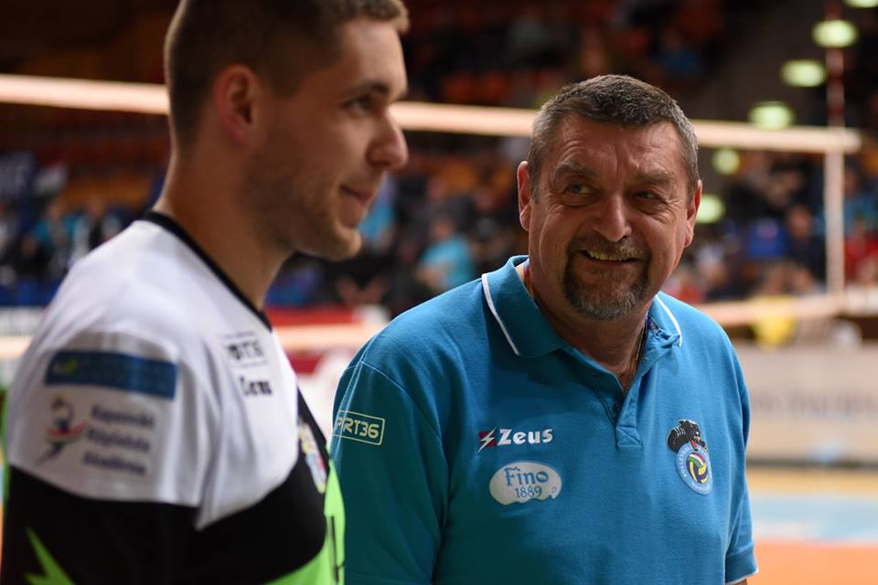 Munkában a bajnokcsapat!